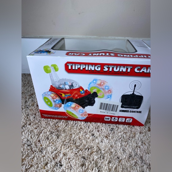 Tipping Stunt Car 3+ Remote control Toy - Picture 3 of 5
